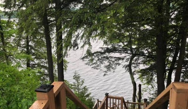 Small Lake front cottage located at Beaver Lake