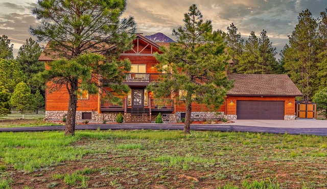 Snowbowl Ranch Luxury Ski Lodge for 16