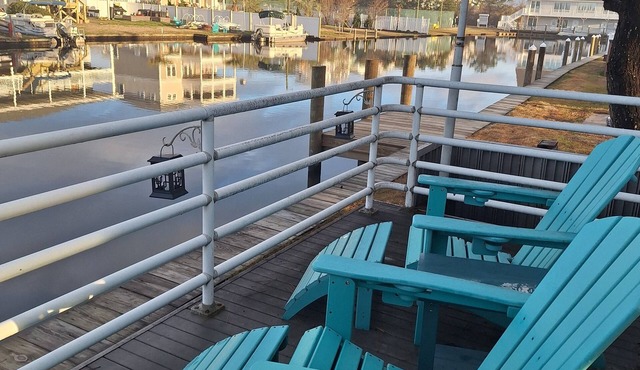 Sophisticated waterfront Sandbridge cottage on Back Bay, minutes to the ocean.