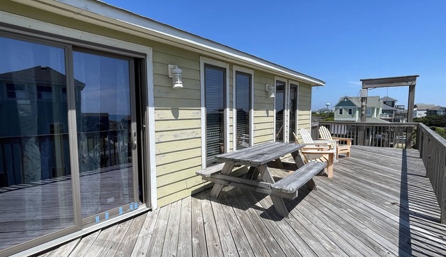 Southern Star 5 Bedroom Cottage by RedAwning