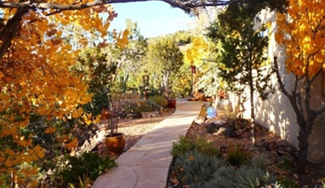 Southwestern Gem, 4 BR, Mtn/Sunset View, AC, Hot Tub, WIFI, Great Location