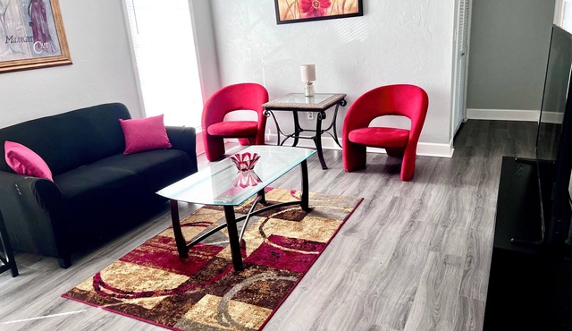 Spacious 1-bedroom apartment in Sarasota minutes from Siesta Key and downtown .