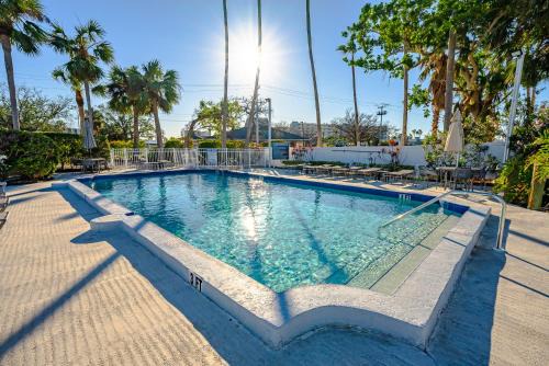 Spacious 1st-Floor Siesta Key Condo Across from #1 Beach - Villa Maritima