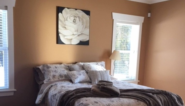 Spacious 2 Bedroom Suite 10 Minute Drive to beautiful Shuswap Lake