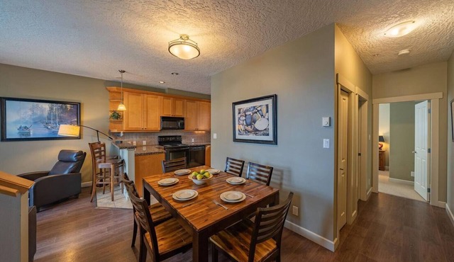 Spacious 2 Bedroom Townhome, Sooke