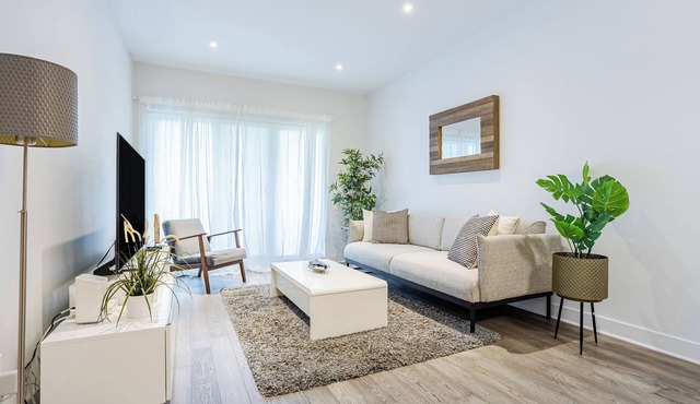 Spacious 3-bedroom duplex just steps from Griffintown.