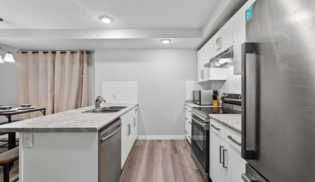 Spacious 3-Bedroom Home with TVs in Every Room & Game-Night Hockey Table