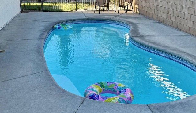 Spacious 4 bdrm, pool home/Game room/sleeps large groups. in Ridgecrest