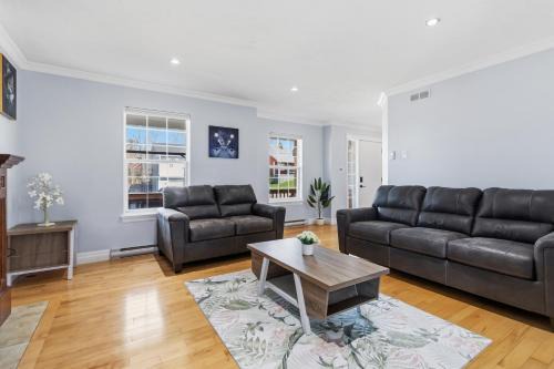 Spacious 4BR Family Retreat w- Game Room 10p