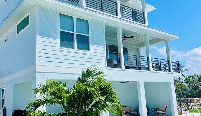 Spacious 5-bedroom house w/Elevator, Canal, and heated pool Fort Myers Beach