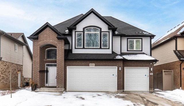 Spacious 5-bedroom villa with WiFi and AC in amazing Niagara Falls