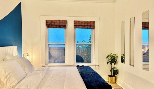 Spacious 5-bedroom duplex with WiFi, AC in the heart of Tampa