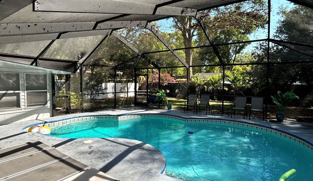 Spacious 5-bedroom house in brilliant Tampa with AC, WiFi