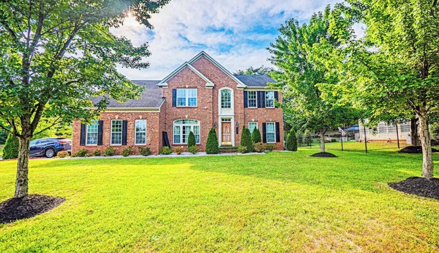 Spacious 5BR Retreat Near DC with Private Gym - Perfect for Group Getaway