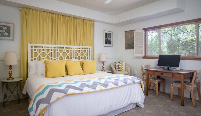 Spacious, Beautiful & Private Hillside Oasis, SW PDX & free coffee!