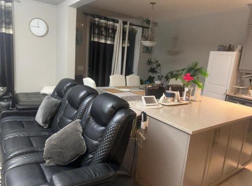 Spacious Bedroom-Near Airport YYC