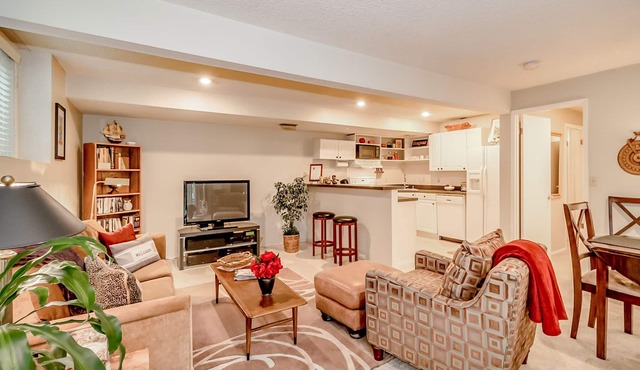 Spacious fully furnished apartment on 4th fairway 30 day min stay after 1/1/26
