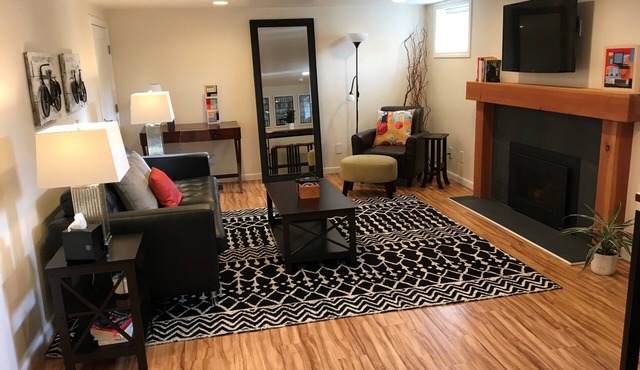 Spacious & Modern 1 Bedroom Bryant Retreat Near UW
