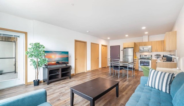 Spacious Modern 1BR 1BA | Downtown Redmond - 2