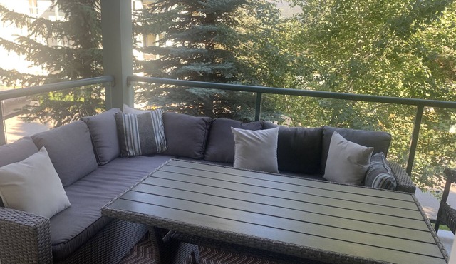 Spacious/Quiet 2bdrm, 2 bath with Mountain Views/Pool/Hot Tub/7night Disc!