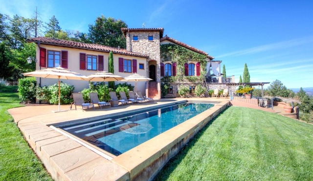 Spacious vineyard estate in Napa Valley with home, guest home, pool, pano views