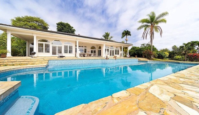 Spectacular Views! Gorgeous Home In Hilo With Pool