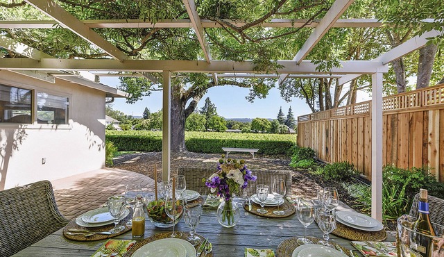 St. Helena with Beautiful Vineyard View near Main Street