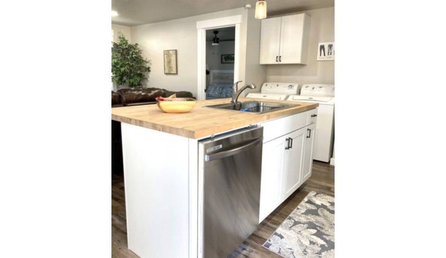 Star Guest Cottage by BSU * Downtown * Airport