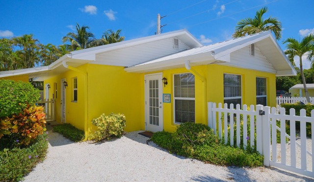 Starfish Cottage - sleeps 4 guests in 2 bedrooms