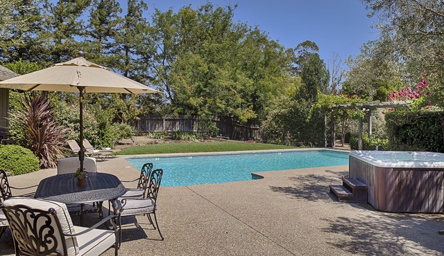 Stay at Roche Winery's Sonoma Vineyard Retreat