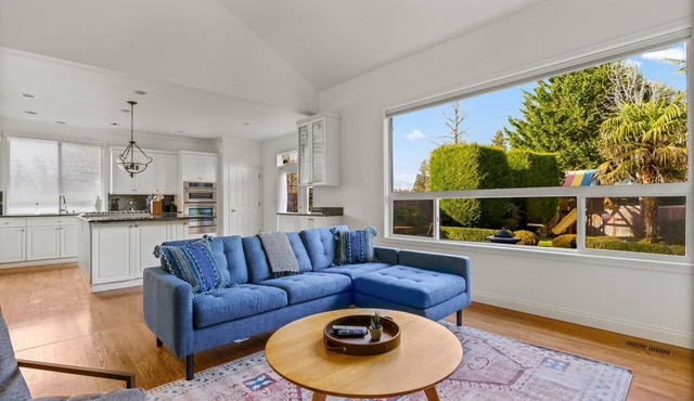 Stellar Sammamish 5BR w/Yard, nr Eclectic Cuisine & Parks, by Blueground