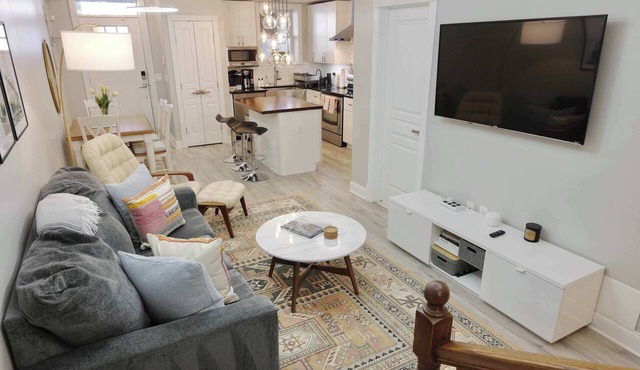 Stellar Stay Near Metro + Parking