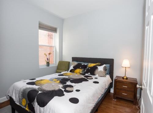 Steps to Convention Center, Downtown DC, and Metro Station: Private and Comfortable Bedroom/Bathroom