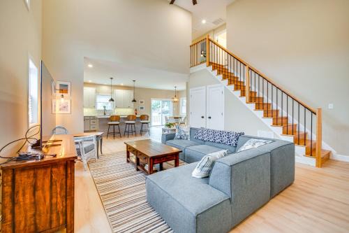 Steps to Sand: Villas Beach House w/Decks!