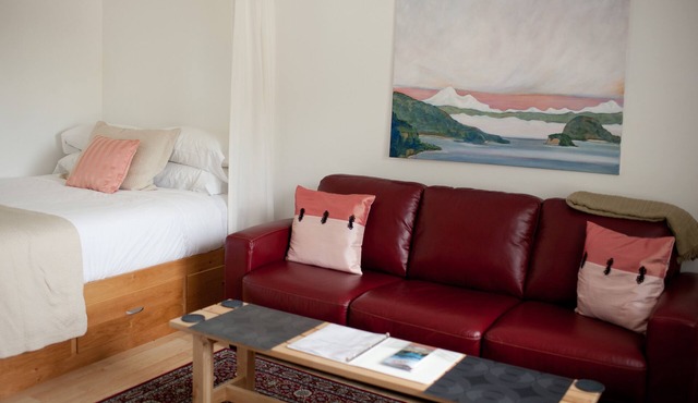 Studio Apartment in Eastsound, the Heart of Orcas Island