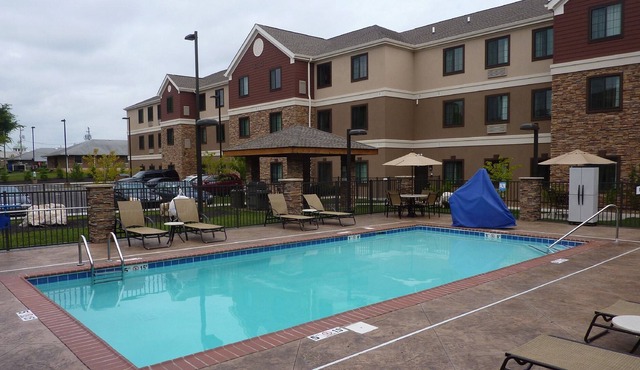Studio Within Walking Distance to Knicely Conference Center | Free Daily Breakfast! in Bowling Green