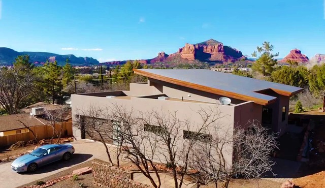 Stunning 3 bed, 2 bath home w/Bell Rock and Castle Rock views