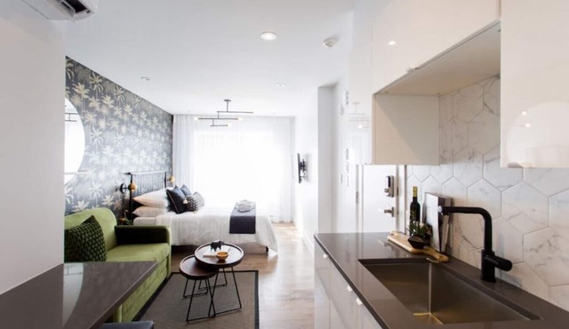 Stunning 4 Suites on private Floor in Little Italy by Denstays
