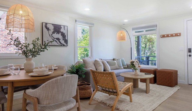 Stunning 4BR Modern Gem: Near UW and Green Lake!