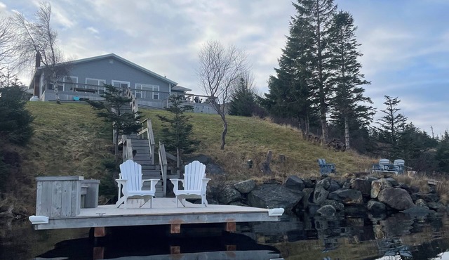 Stunning Lakeside Retreat in Tors Cove – Nature Lover’s Paradise!