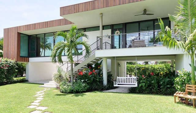 Stunning Modern Villa with Private Pool&Dock on Longboat Key.Your Dream Getaway!
