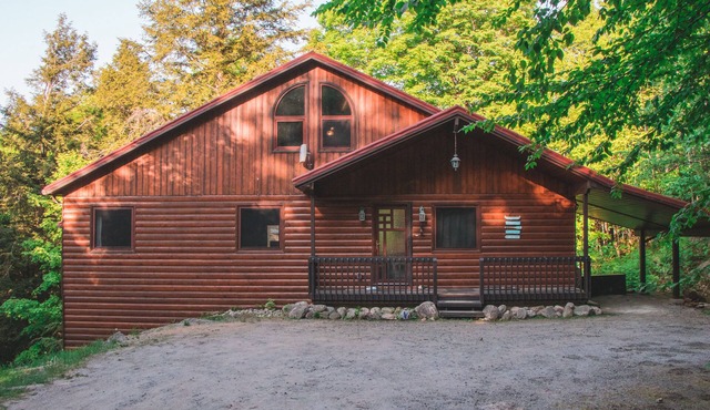 Stunning Muskoka Waterfront Cottage on 3 Mile Lake!