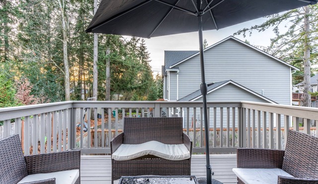 Stunning Newly Build Home: Prime Location