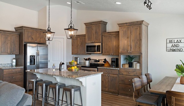 Stunning Oasis Home with Hot Tub 30 day rentals