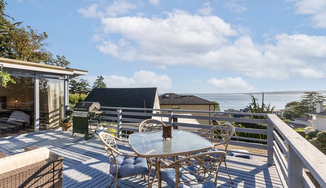 Stunning Ocean View Home walking to Richmond Beach