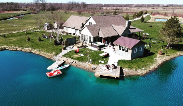 Stunning Private Cottage with beautiful Pond On 20 Acre Property