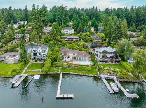 Stunning Waterfront Mansion with Pool and Hottub