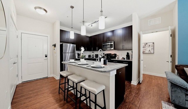 Stylish Condo | Pool, Gym & Yoga | 2 King Suites