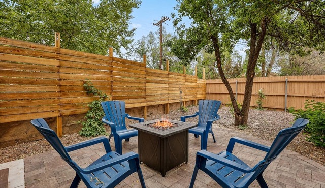 Stylish Mountain Home w/Exquisite Studio Loft! Walk to Downtown & NAU!