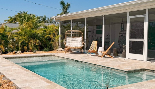 Stylish Pool Villa 3BR/2BA with outdoor bathtub